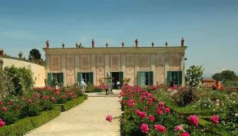 Florence Medici's Mile - Walking along the Path of Medici Residence and Vasari Corridor Florence Medici's Mile - Walking along the Path of Medici Residence and Vasari Corridor