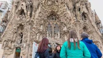 Barcelona in a Day: La Sagrada Família, Casa Milà, Historic Center & Cathedral Rooftop