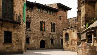 Welcome to Barcelona City Tour: Old Town, Historic Port and Cathedral Rooftop