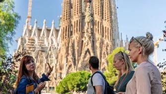Barcelona Walking Tour to Sagrada Familia