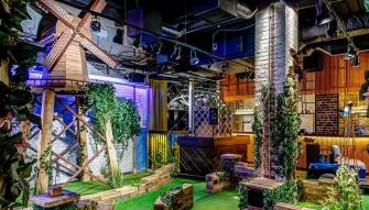 Crazy Golf, Drinks and Street Food for Two at Swingers London
