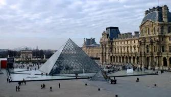 Louvre Paris - Guided City Tour