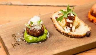 Self-guided Finger Licking Foodie Tour - Downtown