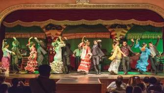 flamenco-dancers-on-stage