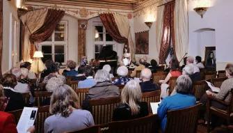 audience-watching-performance