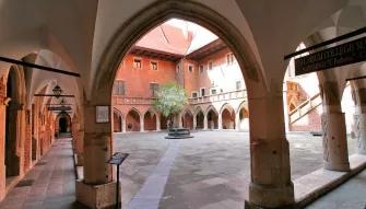 krakow-courtyard