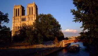 boat-by-notre-dame