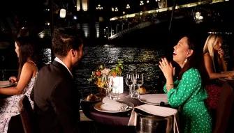 couple-enjoying-cruise
