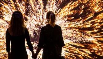 couple-holding-hands