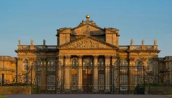 entrance-to-the-palace