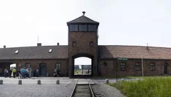 train-entrance-at-Birkenau