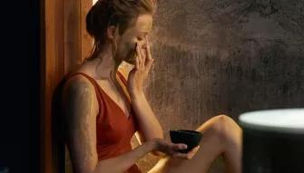 woman-putting-on-mask