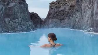 woman-in-pool-relaxing