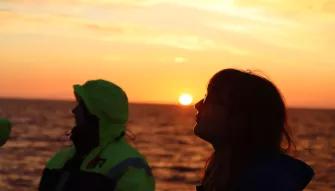 tour-on-boat-sunset