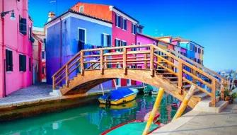 bright-coloured-houses-by-canal