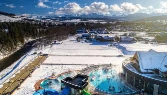 baths-with-mountainous-surroundings