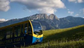 funicular-up-mountainside