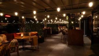 dining-area-in-restaurant