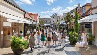 people-shopping-in-village