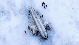 Plane-in-snow