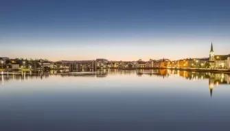 reykjavik-at-night-by-water