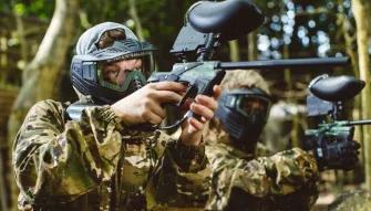 team-with-paintball-guns