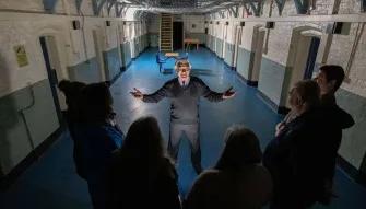 guided-prison-tour