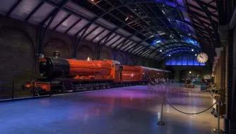 hogwarts-train-at-station