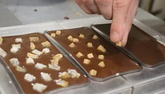 decorating-chocolate-bars