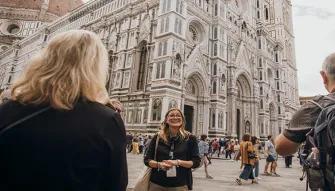 Tour guide outside a Monument