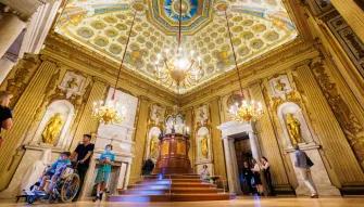 London Kensington Palace & Afternoon Tea