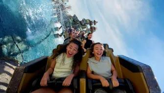 Teens on Hiccup's Wing Gliders, Universal Epic Universe