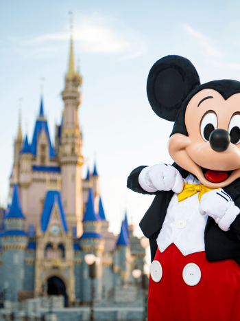 Micky vor dem Cinderella Schloss im Magic Kingdom Park