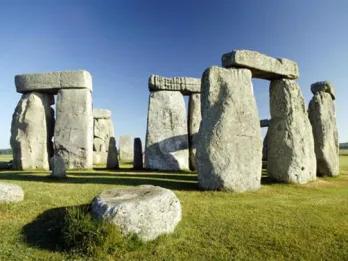 Small Group Tour to Bath and Stonehenge with 2-Course Lunch from London