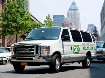 JFK Airport to Manhattan Hotel Shared Van Arrival Transfer JFK Airport to Manhattan Hotel Shared Van Arrival Transfer
