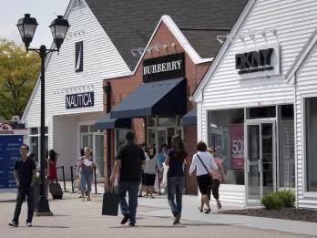 Woodbury Common Premium Outlets Shopping Tour Woodbury Common Premium Outlets Shopping Tour