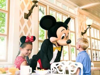 Mickey Mouse meeting two children at the Plaza Gardens buffet