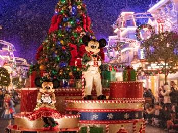 Mickey and Minnie riding on a float at Mickey’s Very Merry Christmas Party at Magic Kingdom Park!