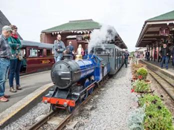 lake-district-vintage-steam_train