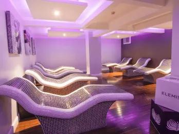spa-bed-relaxing-room