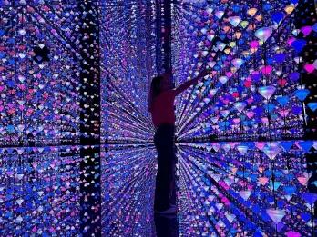 moco-neon-lights