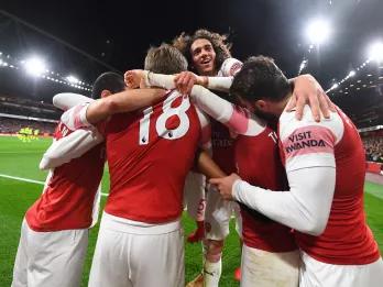 team-hugging-from-win