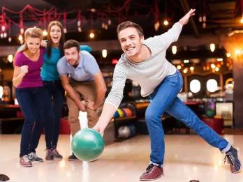 group-bowling-in-lanes