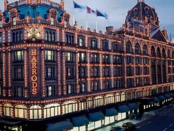 harrods-outside-lit-up