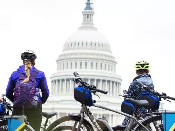 people-seeing-capitol-building