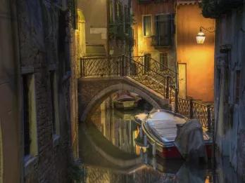 gondola-on-the-canal