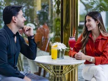 couple-at-table