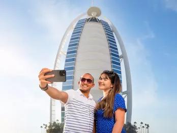 couple-taking-photo