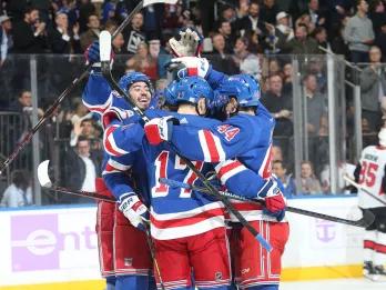 team-celebrating-on-ice