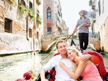 couple-in-gondola